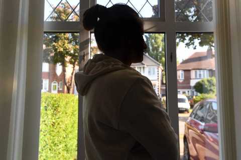 Pregnant mum with Covid loses her baby after being forced to wait in hospital car park for 2.5..