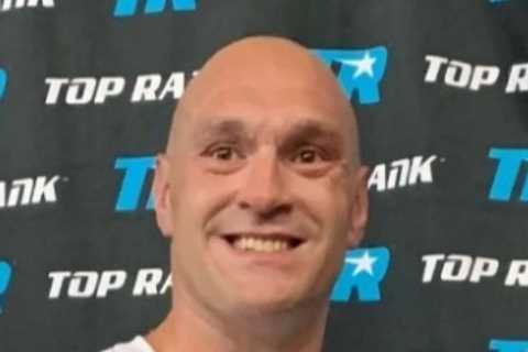 Tyson Fury tells Usyk tactics to beat Anthony Joshua and predicts late stoppage for Ukrainian if..