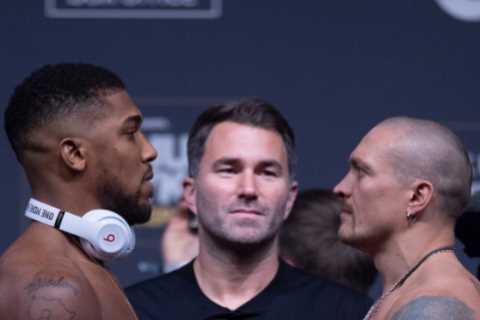 Anthony Joshua takes selfie with Oleksandr Usyk and promises ‘we’re going to deliver’ for fans at..