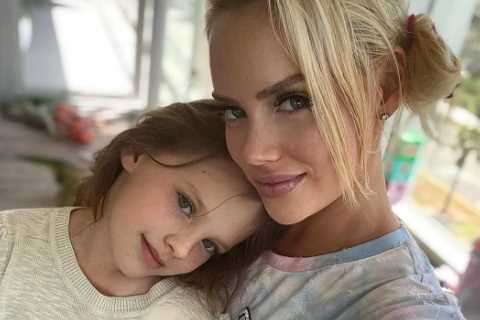 Southern Charm’s Kathryn Dennis poses with daughter Kensie after star cried over missing her kids..