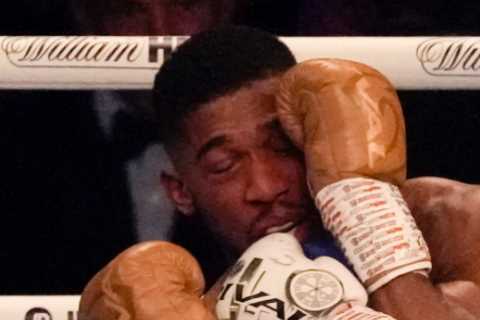 Anthony Joshua could not see out of right-eye from round nine after brutal Oleksandr Usyk battering