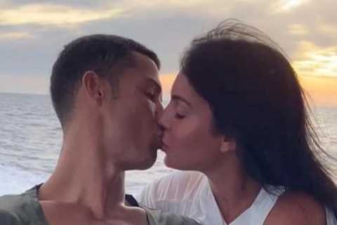 Georgina Rodriguez admits she’s desperate for Man Utd star Cristiano Ronaldo to pop the question in ..