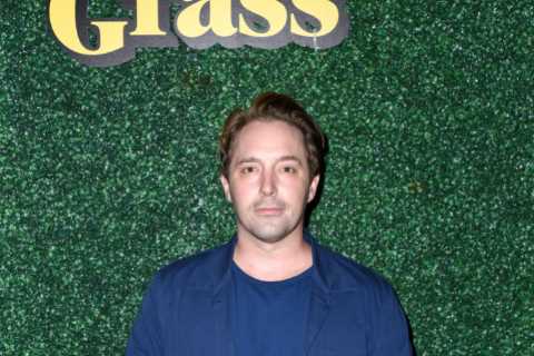 Why is Beck Bennett leaving SNL?