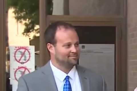 Josh Duggar’s wife Anna SLAMMED for ‘smirking’ at disgraced reality star after court hearing in..