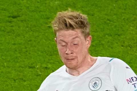 Man Utd fans slam ‘double standards’ and lack of ‘consistency’ after Man City’s De Bruyne escapes..