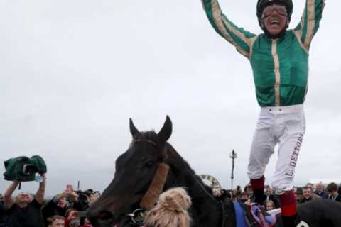 Frankie Dettori goes wild celebrating winner in honour of Barney Curley – and posing in famous..