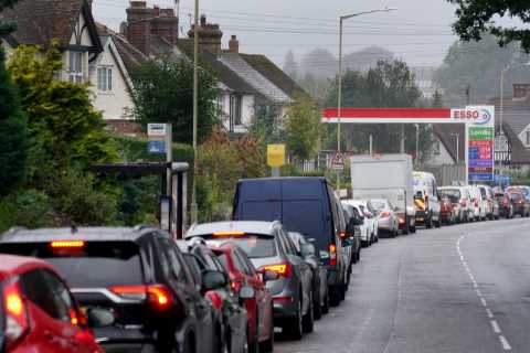 Army to deliver fuel from Monday as ministers scramble to end crisis