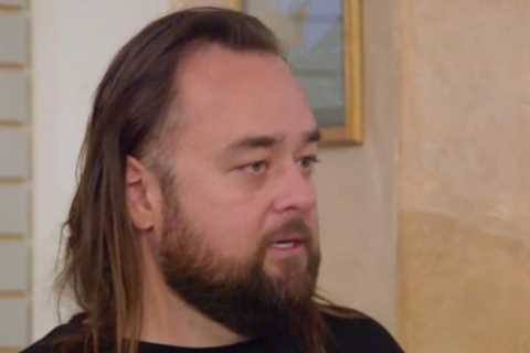 Pawn Stars’ Chumlee shuts down seller who attempts to unload autographed Pearl Jam poster for a..