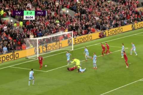 Watch Rodri leap to make incredible block and save Man City point against Liverpool as fans hail..