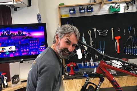 American Pickers’ Mike Wolfe shares pic of his Tennessee loft’s renovated kitchen featuring island..