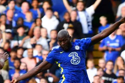 Romelu Lukaku ‘hates’ being seen as a target man because Chelsea goalscorer believes he ‘can do a..