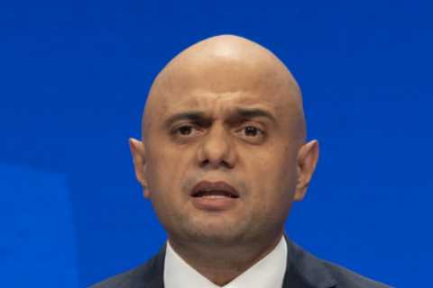 Covid vaccines to be ‘compulsory’ for ALL frontline NHS workers under new Government plans ‘to..