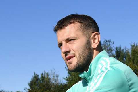 Jack Wilshere trains with Arsenal as former club help free agent prepare while he does coaching..