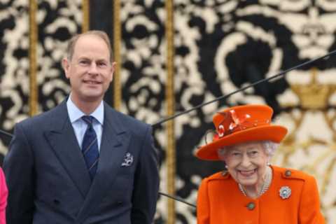 Proud Queen shines in bright orange outfit as she launches Commonwealth Games 2022 with Prince..
