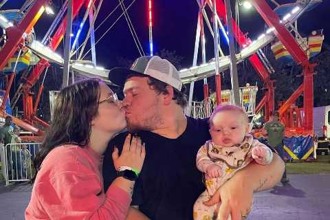 Mama June’s daughter Pumpkin kisses husband Josh in new family photos with daughter Ella, 3, &amp;..
