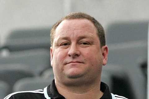 Mike Ashley celebrates £300m sale of Newcastle United by tipping barmaid £5