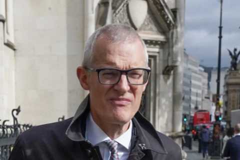 Jeremy Vine ‘unnerved’ as family home surrounded by antivaxxers who deliver ‘writ’ to his wife in..