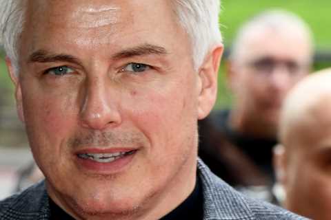 Unimpressed axed Dancing on Ice judge John Barrowman begs fans not to tweet him after ‘crappy two..