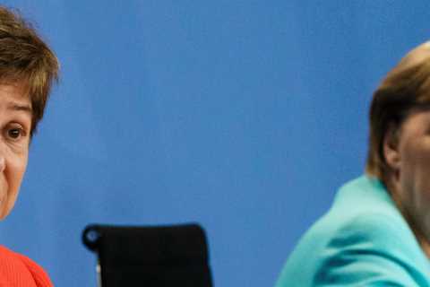 The I.M.F.’s executive board clears Kristalina Georgieva to remain managing director.