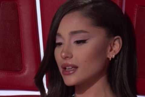 The Voice’s Ariana Grande &amp; Kelly Clarkson break down in tears during battle rounds as fans..