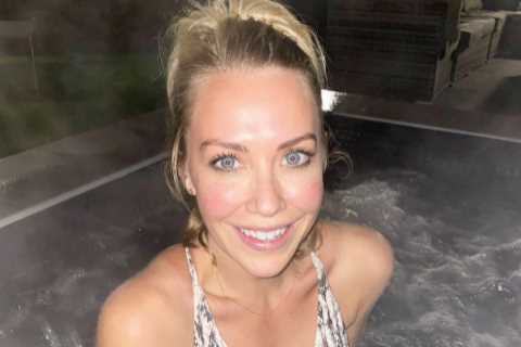 A Place In The Sun’s Laura Hamilton wows fans as she strips to bikini for hot tub selfie
