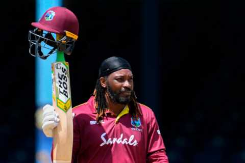 Chris Gayle and Curtly Ambrose embroiled in bitter row just days before West Indies’ World Cup..