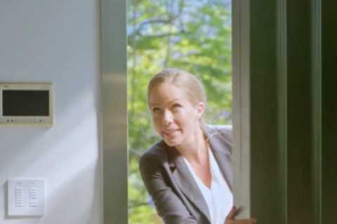 Kendra Wilkinson breaks down in tears &amp; claims everyone ‘gave up on her’ in Kendra Sells..