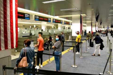 US lifting UK and EU travel ban for vaccinated passengers on November 8