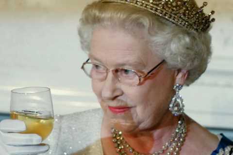 The Queen, 95, gives up booze ahead of her Platinum Jubilee next year
