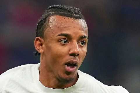 Man Utd transfer boost with Jules Kounde ‘telling agent to hold talks with club’ amid Chelsea..