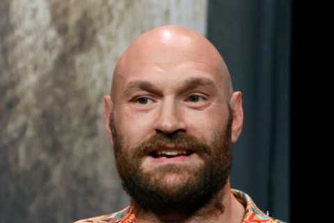 Tyson Fury fears end of boxing career as training keeps mental health demons at bay