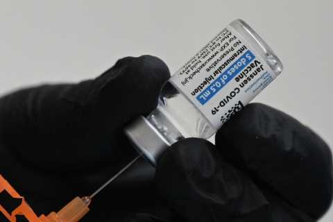 F.D.A. Panel Unanimously Recommends Johnson &amp; Johnson Booster Shots