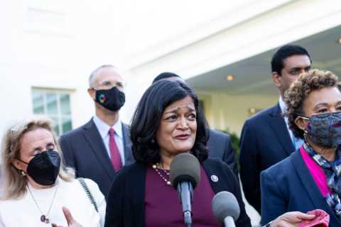 Democrats, Scaling Back Budget Bill, Press for Compromise by Week’s End