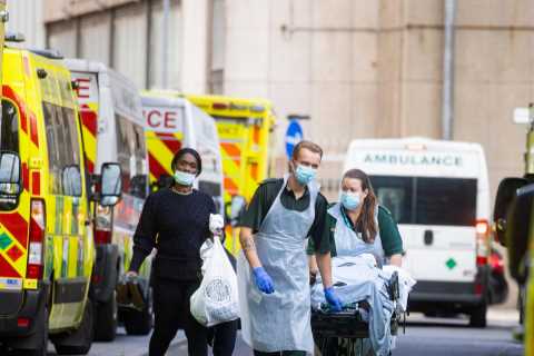 NHS leader calls for immediate return of face masks and WFH or ‘risk stumbling into winter virus..