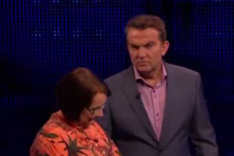 The Chase thrown into chaos as Bradley Walsh grabs contestant’s arm and marches her off set