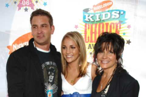 Britney Spears’ sister Jamie Lynn claims parents ‘pushed her to get an abortion’ when she got..