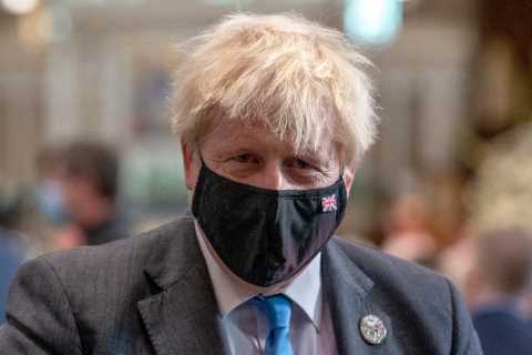 Face mask confusion deepens as ministers blasted for giving conflicting advice