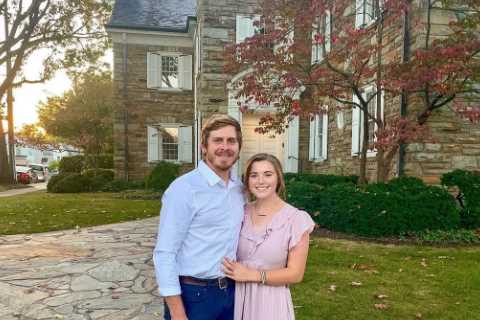 Joy-Anna Duggar covers her stomach in new pics on getaway without kids as fans think she’s pregnant ..