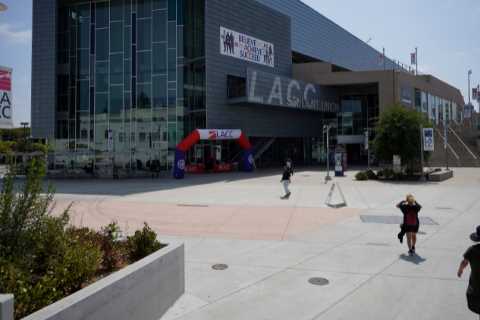 After Dropping Free Community College Plan, Democrats Explore Options