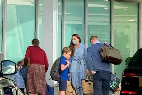 Prince William &amp; Kate Middleton spotted at Heathrow airport with George, Charlotte &amp; Louis..
