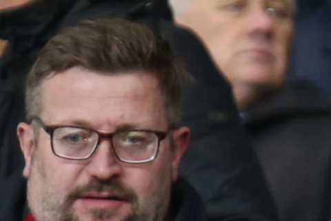 Man Utd chief Richard Arnold ‘cancels all Monday appointments to hold talks with Glazers’ with..