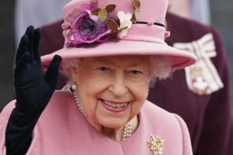 Queen, 95, wants to go back to work THIS WEEK after hospital stay saw her miss Northern Ireland trip