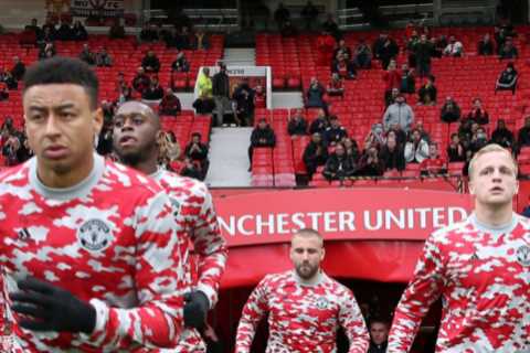 Lingard denies he was target of ‘abuse’ by frustrated Man Utd fans while warming-up in humiliating..