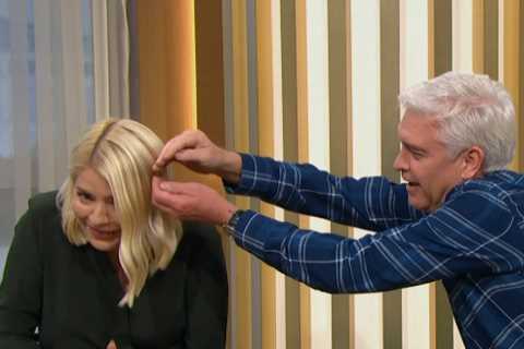 This Morning thrown into chaos as Holly Willoughby screams in horror at spider in her hair
