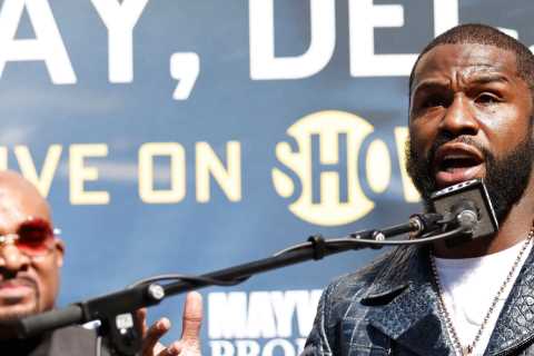 ‘I don’t take pics with guys with painted nails’ – Mayweather refuses to take selfie with male teen ..