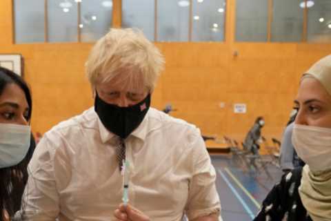 Boris Johnson reluctant to trigger Covid Plan B after being warned masks &amp; WFH will cost..