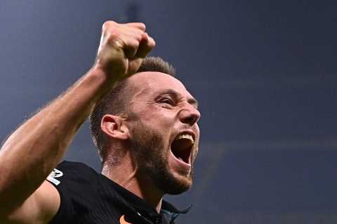 Antonio Conte ‘will demand Man Utd seal transfer for defender Stefan de Vrij if he replaces..