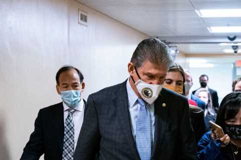 Hunting for Money, Democrats Rush to Rewrite Tax Code