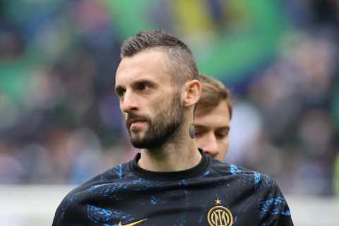 Man Utd ‘seriously considering’ free transfer for Marcelo Brozovic after being offered chance to..