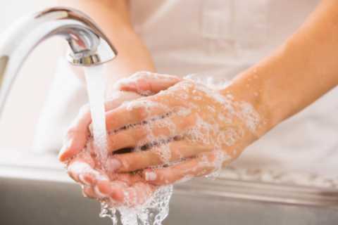 Hand sanitiser WON’T protect you from nasty winter bug, docs warn